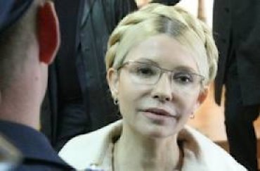 Тюремщики уговаривают Тимошенко прекратить голодовку, иначе будут кормить насильно