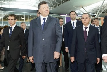 Вертолет Януковича заблокировал вылеты из аэропорта «Борисполь»