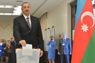Алиев побеждает на президентских выборах в Азербайджане