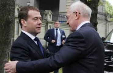 Азаров отправился в Россию на встречу с Медведевым