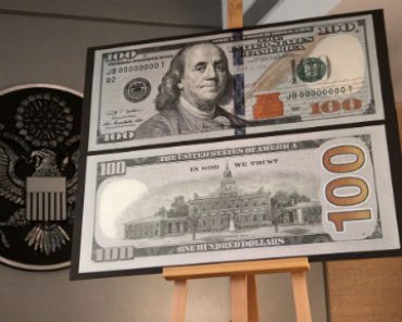 Сотрудники украинских обменников паникуют при виде новых $100