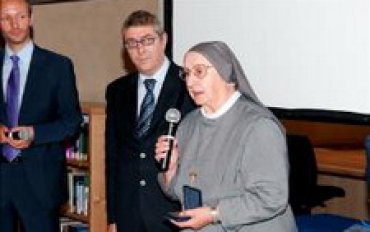 Итальянская монахиня получила премию «Гражданин Европы» за борьбу с торговлей людьми