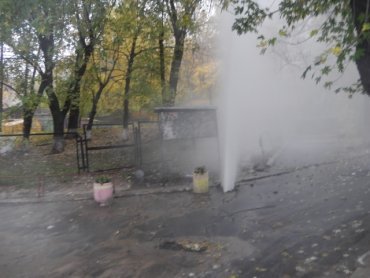 «Киевэнерго» объясняет: гейзеры горячей воды в столице – закономерность