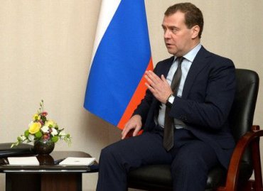 Медведев пугает Украину предоплатой за газ