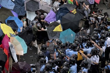 Китайские власти пригрозили разогнать акции протеста в Гонконге