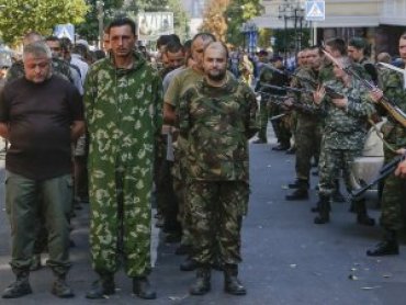 Премьер-министр Украины просит УПЦ МП помочь на Донбассе освободить заложников