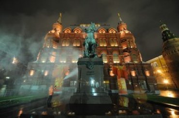 В Москве водитель пытался покончить с собой, врезавшись в памятник Жукову