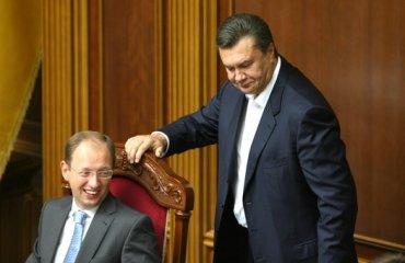 Янукович поддерживает деятельность Яценюка как премьера