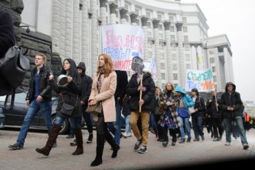 Киевские студенты устроили под Кабмином «марш пустых кастрюль»