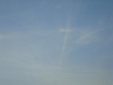 В небе над Мариуполем видели крест