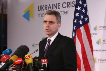 США недоумевают, почему Украина до сих пор не ввела санкции к России