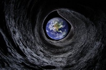Черная дыра поглотит Землю так, что земляне этого не заметят,- ученые