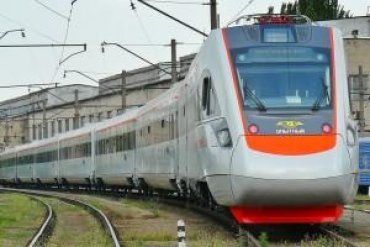 Кабмин выделит «Укрзализныце» деньги на приобретение новых поездов