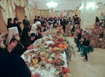 Власти Ростовской области отменили обед для патриарха Кирилла за 450 тысяч рублей