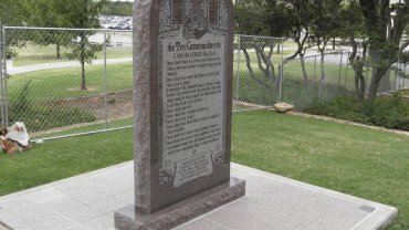 В США в штате Оклахома демонтирован монумент с 10 заповедями