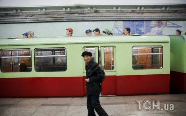 Иностранным журналистам впервые разрешили побывать в метро столицы КНДР