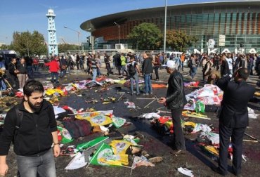 У вокзала в столице Турции устроили теракт