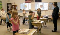 Чиновники 2 штатов в США поддержали право учащихся на молитвы в школах