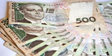 Украинцы платят самые высокие налоги с зарплаты