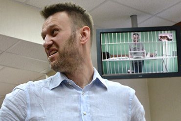 Судебные приставы пришли к Навальному для описи имущества