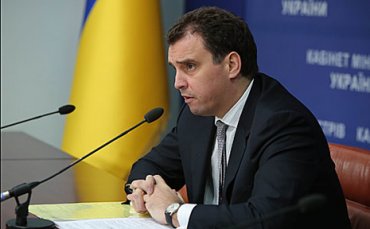 Для роста украинской экономики нужно уволить практически всех чиновников, — Абромавичус
