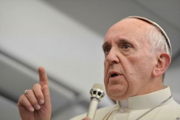 Итальянские СМИ сообщили, что у папы Франциска опухоль мозга