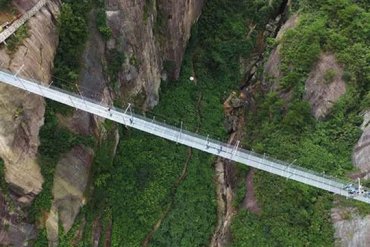 Построен самый длинный в мире стеклянный подвесной мост
