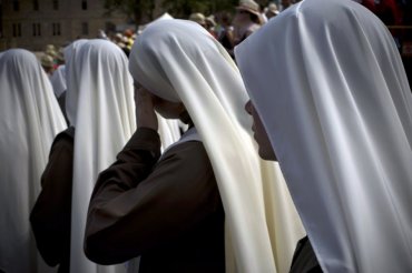 Американская монахиня отлучена от церкви после рукоположения в священники