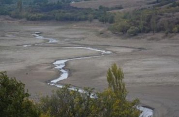 Пересохло водохранилище, которое обеспечивало Крым водой