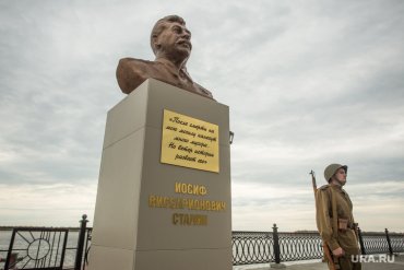 В России снесли памятник Сталину