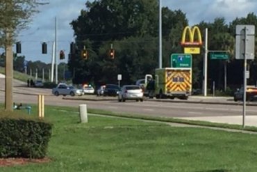 В США вооруженные люди захватили заложников в здании McDonald’s