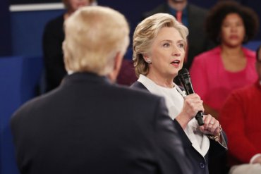 Клинтон выиграла у Трампа второй раунд дебатов