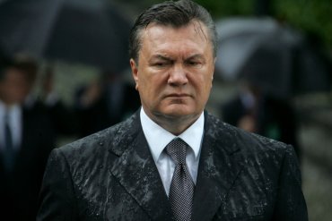 Янукович получил статус беженца