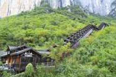 В Китае появился самый длинный в мире эскалатор для туристов
