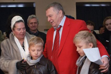 Все в шоке от того, как Жириновский издевается над своими внуками