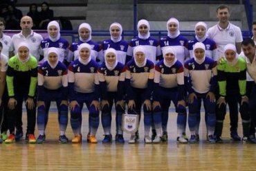 Женскую сборную России по мини-футболу заставили играть в хиджабах