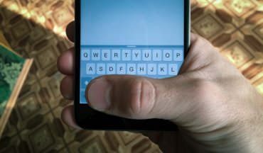 В iPhone нашли секретную «однорукую» клавиатуру