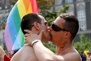 ВОЗ предлагает приравнять геев и ботанов к инвалидам
