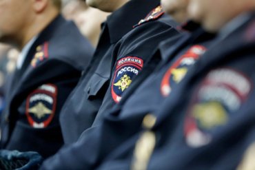 В России полицейские растягивали массовую драку между полицейскими на дне рождения главного полицейского