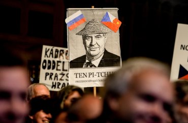 В Чехии массовые протесты против президента Земана, России и Китая