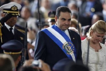 Экс-президент Сальвадора арестован по подозрению в коррупции