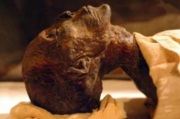 Древнеегипетской мумией женщины оказался кастрированный мужик