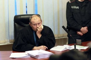 Скандального судью Чауса отстранили от должности