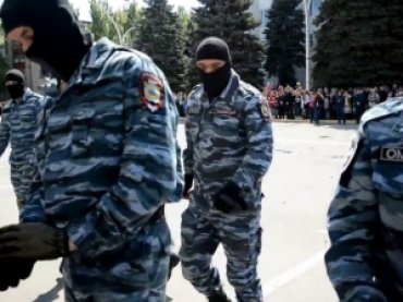 В Крыму проводят массовые обыски у крымских татар