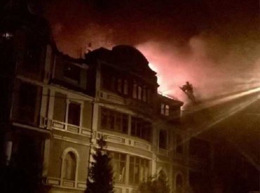 В Киеве подожгли скандальный дом Арбузова