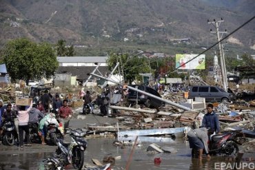 В Индонезии 1200 человек погибли из-за землетрясения и цунами