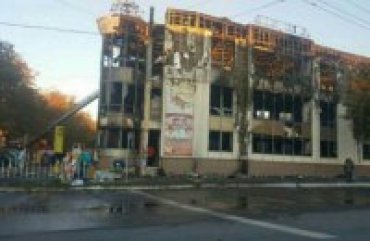В ЛНР сгорел дотла торговый центр