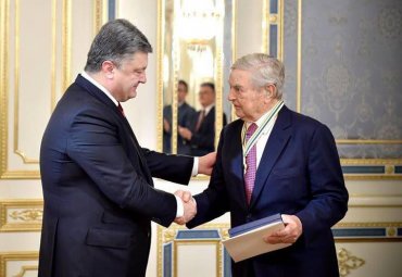 Президент Украины Петр Порошенко заручился поддержкой противников Трампа