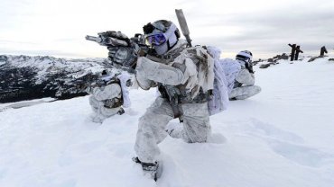 Российская армия устраивает провокации на учениях НАТО в Арктике