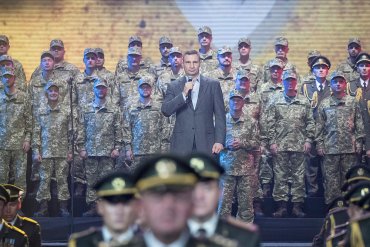 Кличко: Нове українське військо є прикладом мужності і символом непереможності духу